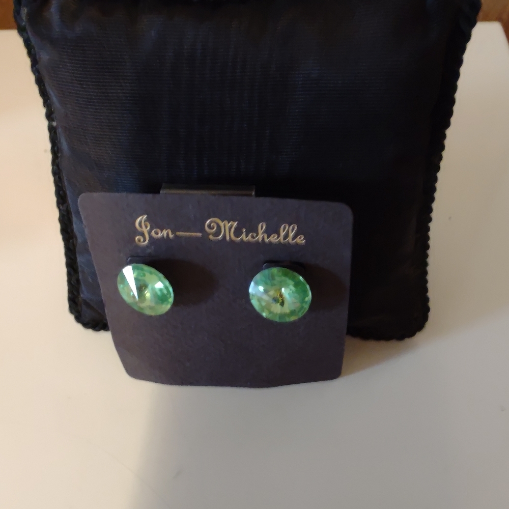 BRAND NEW!! VINTAGE JON MICHELLE PIERCED EARRINGS.